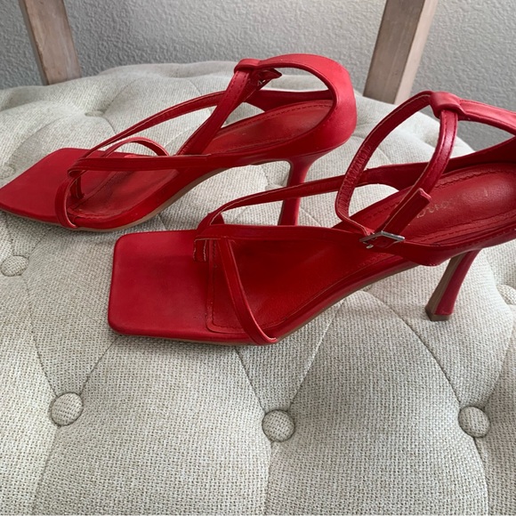 Lulu’s Red Square Toe Heels - Picture 5 of 7